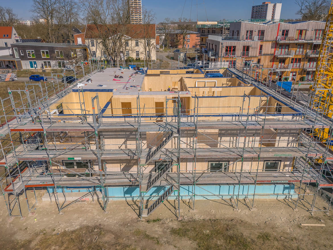 Ellener Hof: Baufortschritt der neuen Wohnhäuser in Holzbauweise