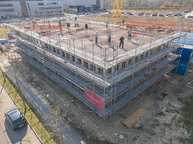 TECHNIQUE Bremen: Eingerüsteter Rohbau am Büro-Ensemble