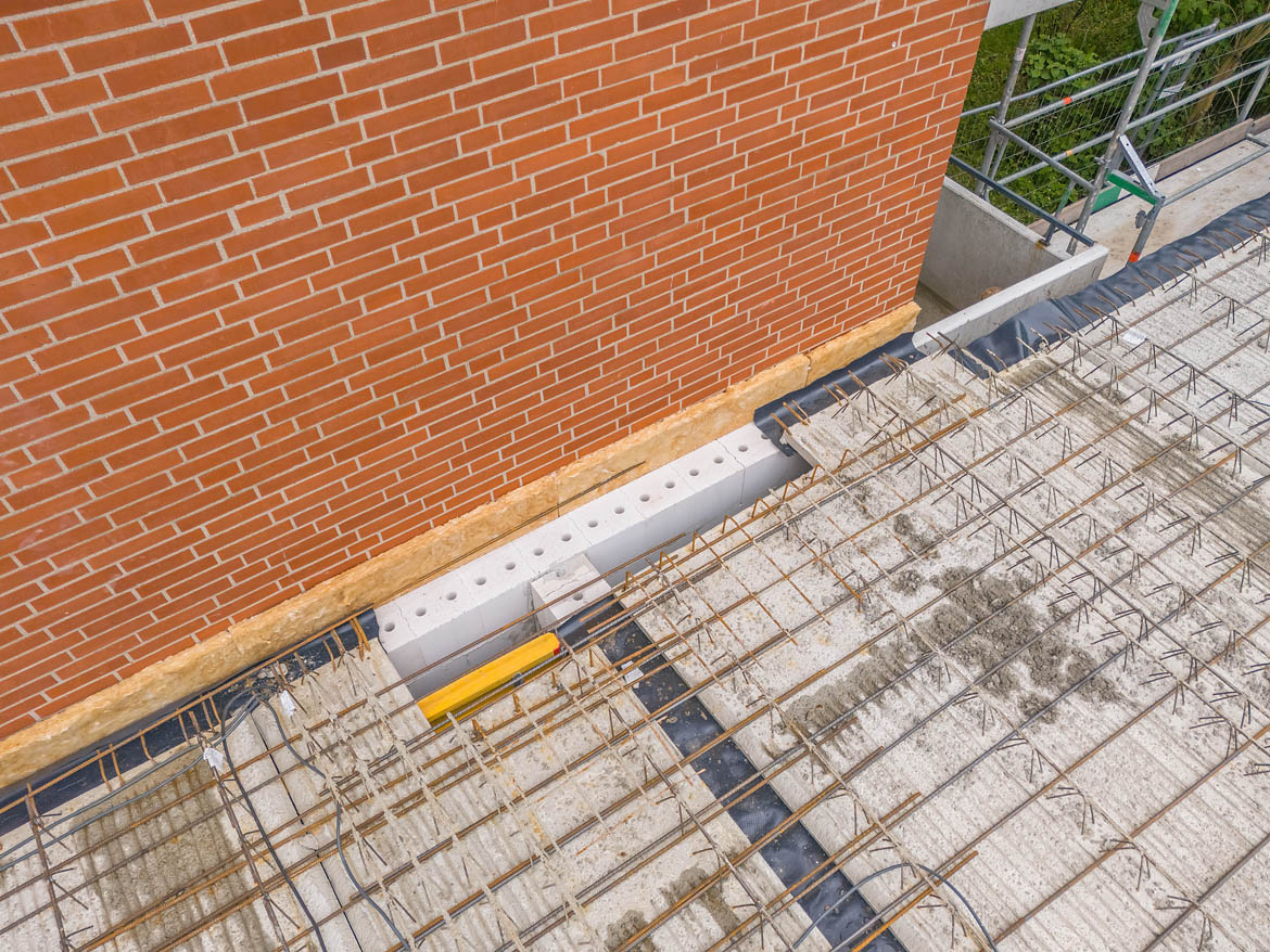 EDGE-Baustelle an der Leher Heerstraße mit Kran und Baustellenlogistik