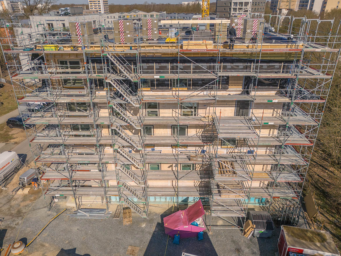 Ellener Hof: Baufortschritt der neuen Wohnhäuser in Holzbauweise